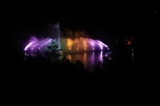 Na hladině Konventského rybníka se zjevila jedinečná světelná fontána