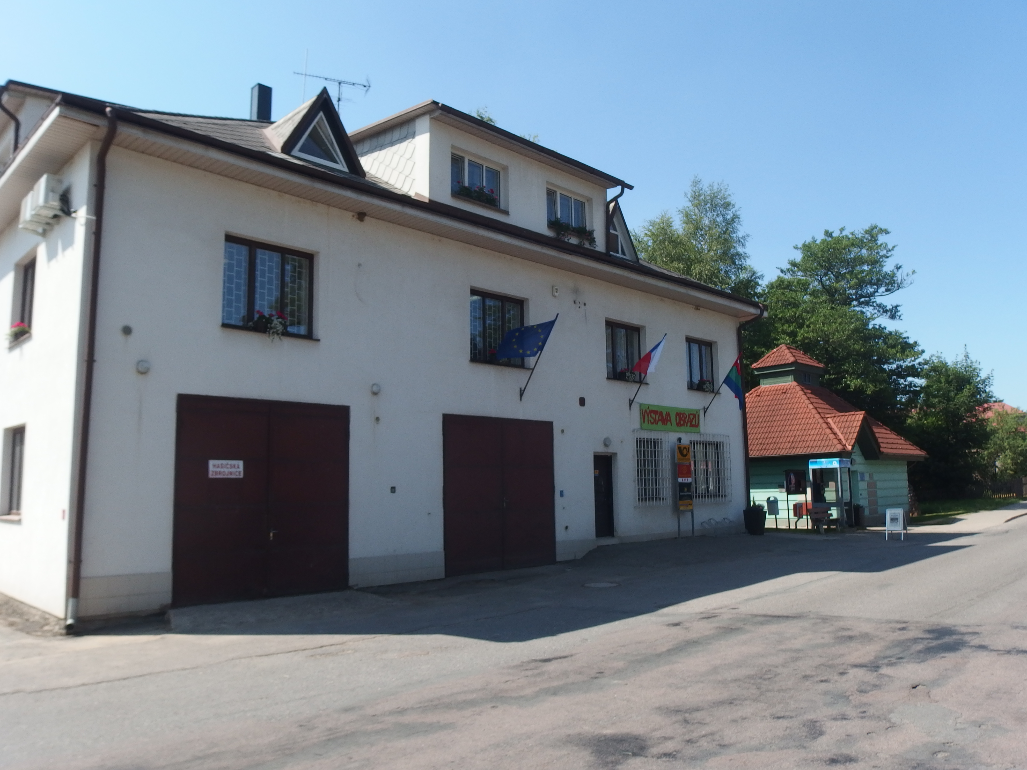 Obecní úřad Kameničky - 3968 x 2976