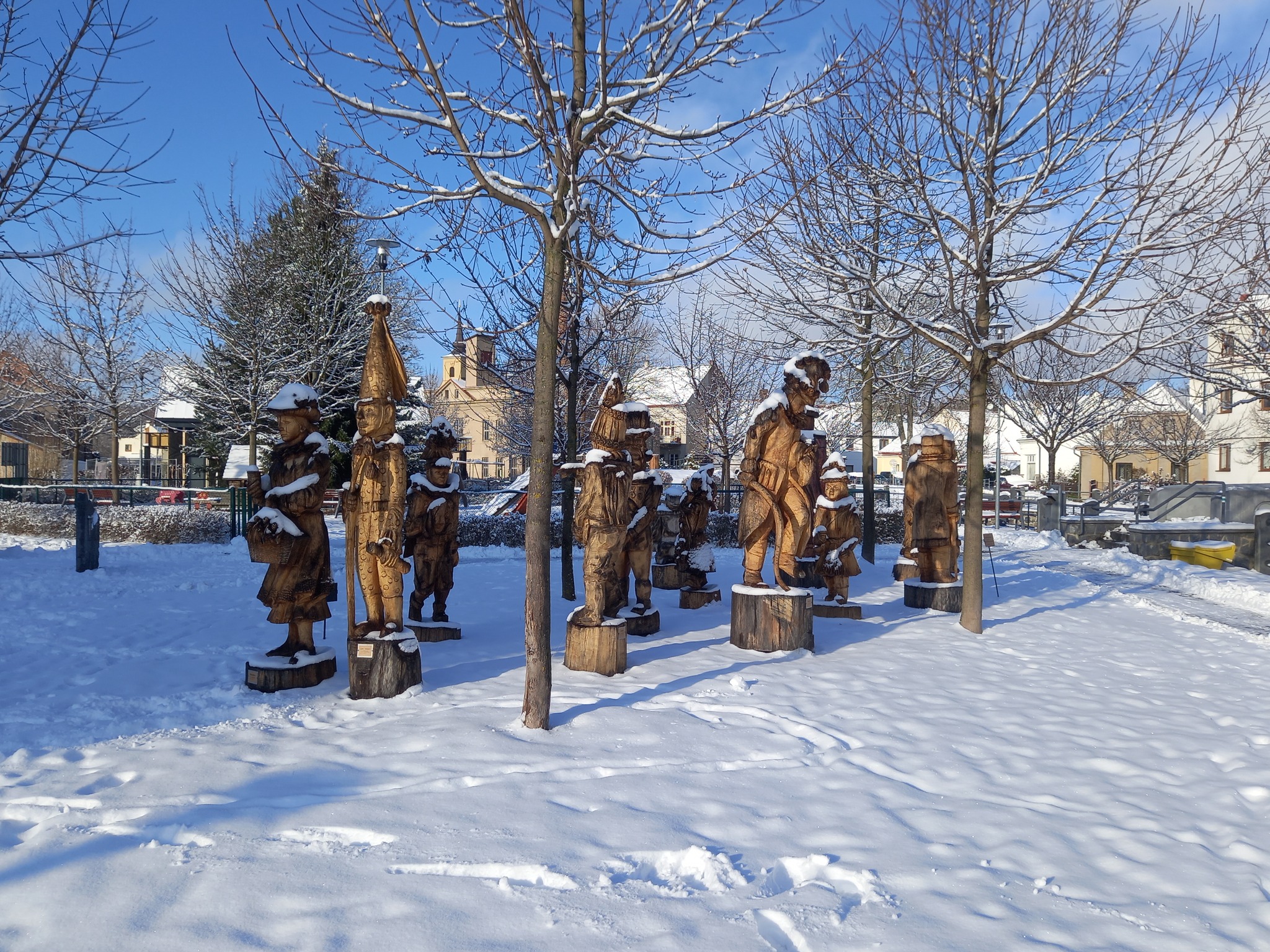 Dřevěné sochy - 2048 x 1536